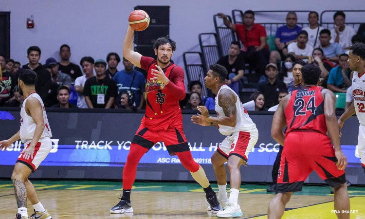 /dam/jcr:19034072-ff8e-4880-9c1d-8b01a16da9e7/Ginebra-vs-SMB-Game-3-semis-6_NWP.jpg